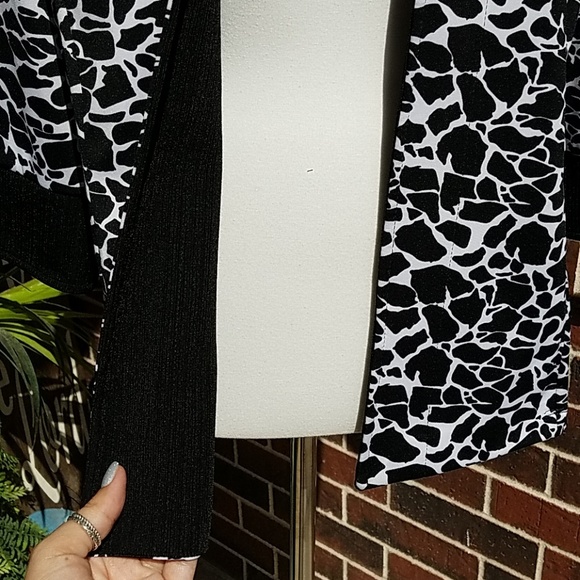 Animal Print Black White Cardigan Sweater Jacket - Picture 2 of 6